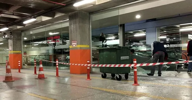 Avcılar'da otomobil AVM'ye daldı!