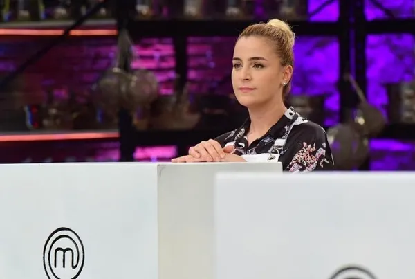 masterchef-dilara-sert-kayaya-carpti-cileden-cikan-demet-akalin-ates-puskurdu-sosyal-medya-ikiye-bolundu-her-seyi-mahvettin-1638467408948.jpg MasterChef Dilara sert kayaya çarptı! Çileden çıkan Demet Akalın ateş püskürdü sosyal medya ikiye bölündü ‘Her şeyi mahvettin’-7