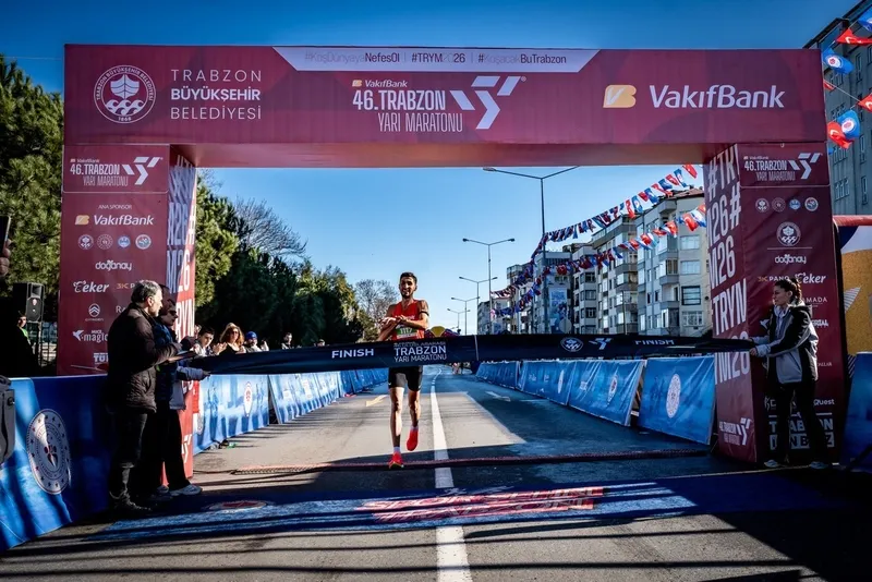 Trabzon’da 41 ülkeli dev maraton! 'Koş dünyaya nefes ol' sloganıyla Karadeniz nefes kesti-7