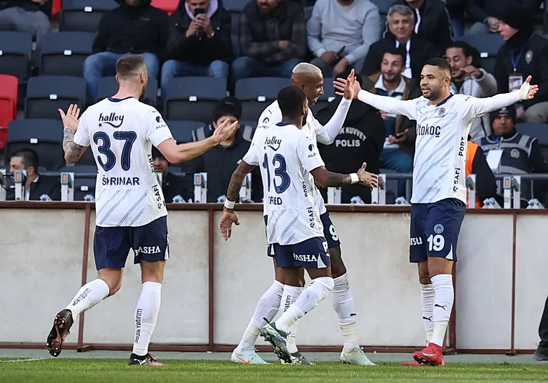 Fenerbahçe'nin yıldızı için Gaziantep FK maçı sonrası çarpıcı yorum! "İmdat düğmesi" - 4