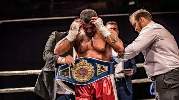 75-profesyonel-macta-yenilmeyen-boksor-musa-askan-yamak-kalbine-yenildi-1652651558361.jpeg 75 profesyonel maçta yenilmeyen boksör Musa Askan Yamak kalbine yenildi-4