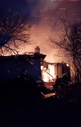 Engelli kardeşlerin acısı! Evleri küle döndü