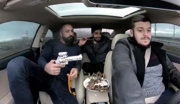 Erzurum'da ayağıyla otomobil kullanıp meyve yiyen Abdulkadir Erdoğan'ın cezası belli oldu-6