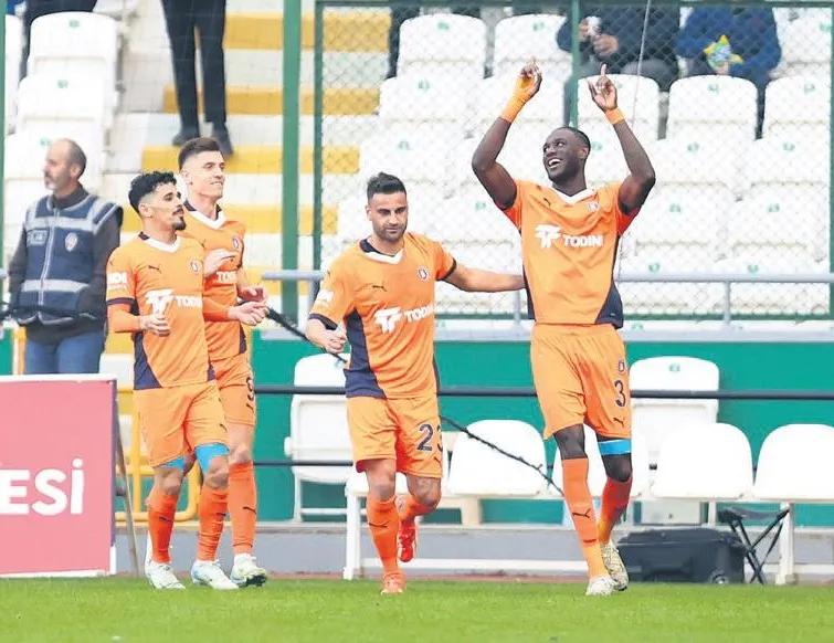 Başakşehir ilk peşinde