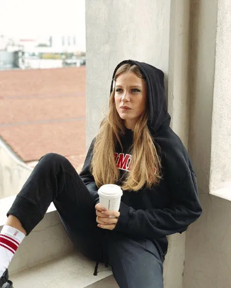 Serenay Sarıkaya filminin senaryosunu beğenmedi çekimler iptal edildi-4