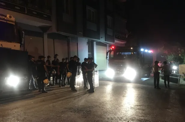 İzmir'de cinayet zanlılarının evinde "şüpheli" yangın! Çevik kuvvet ve TOMA nöbette-5