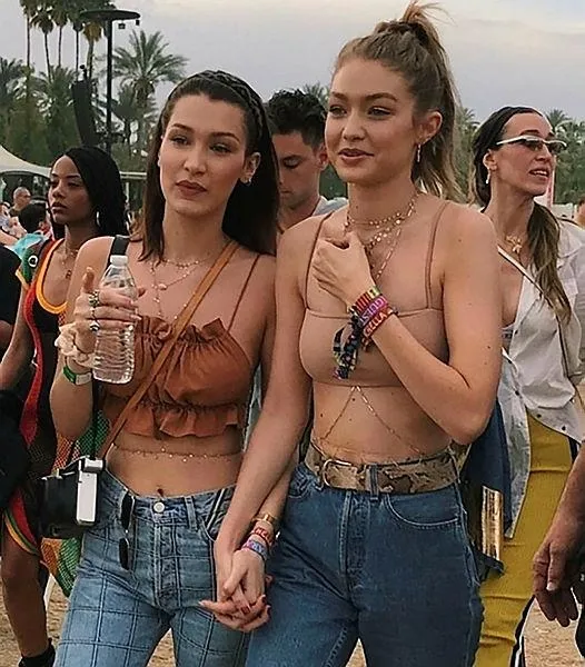 "Gigi'nin ismi Nur, Bella'nın ismi de Hayriye..." Baba Mohamed Hadid Sultanahmet Camii'nde-11