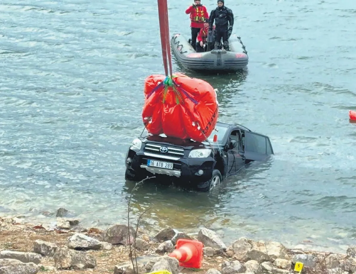 Elif Kumal 8 gün sonra araçta ölü bulundu! Patlak lastikler ve açık cam kafaları karıştırdı