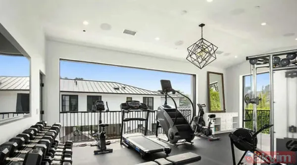 Rihanna hamile kaldığından beri giyinmiyor bu ne hal! Oscar'a tepeden tırnağa transparan! Açtıkça açıyor - 19