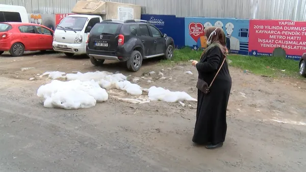 istanbulda-korkutan-goruntu-pendikte-rogarda-korkutan-goruntu-1641544801293.jpg İstanbul'da korkutan görüntü! Pendik'te rögardan köpük sızdı-6