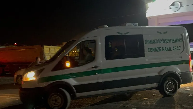 diyarbakirda-23-gundur-kayip-olan-yasli-adamdan-aci-haber-basi-govdesinden-ayrilmis-halde-bulundu-1776018497160.jpeg Diyarbakır'da 23 gündür kayıp olan yaşlı adamdan acı haber! Başı gövdesinden ayrılmış halde bulundu-2