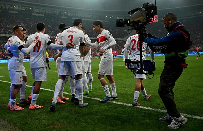 Milli takıma play-off dopingi! O isme şok yorum: "Yorgun ve gergin" - 16