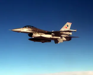 10 F-16 uçağı ile sınırda devriye uçuşu