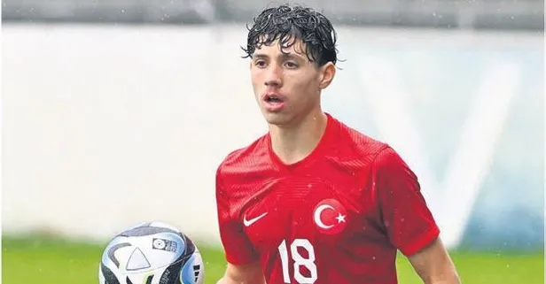 Norwich City’den flaş hamle: Türk sol bek ile anlaştı!