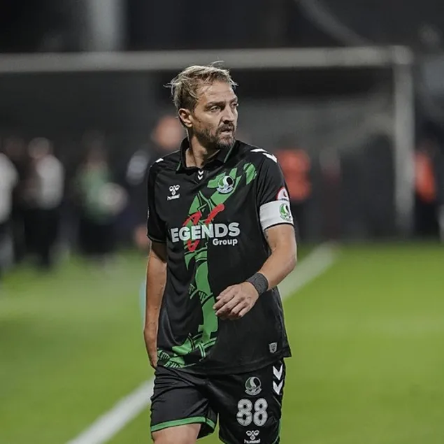 Caner Erkin’e 6 maç ceza