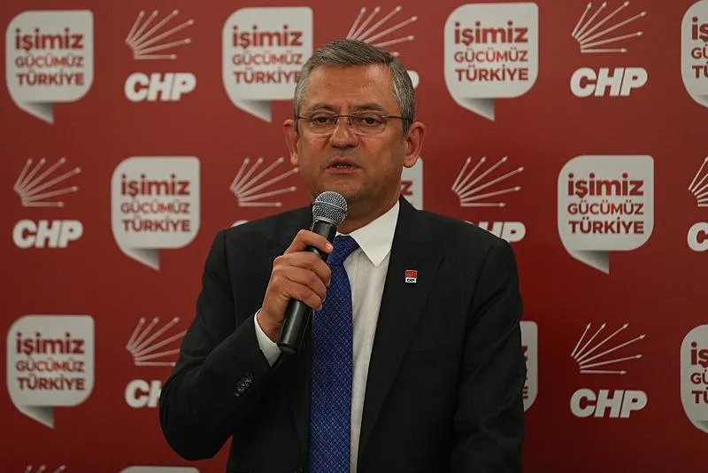 CHP entrikaları hızlı başladı: Özel ile İmamoğlu arasındaki soğuk savaş manşete taşındı!-6