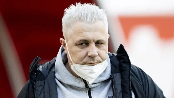 caykur-rizespor-teknik-direktoru-marius-sumudica-rahatsizlik-gecirdi-ve-istifadan-dondu-1613159672216.jpeg Çaykur Rizespor Teknik Direktörü Marius Sumudica rahatsızlık geçirdi ve istifadan döndü!-1