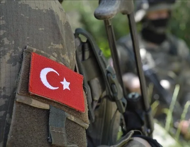 Askeri araç devrildi: 2 şehit