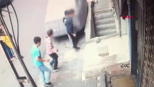 Son dakika: Beyoğlu'nda kan donduran olay! 11 yaşındaki arkadaşını ölüme itti!
