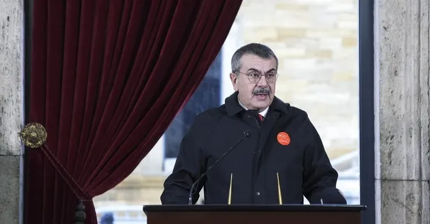 Bakan Tekin Anıtkabir'i ziyaret etti: "Başlıca görevimiz sorumluluk şuuru yüksek nesiller yetiştirmek"
