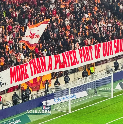 Galatasaray taraftarlarından Mauro Icardi’ye tam destek