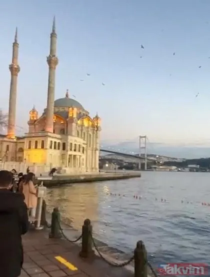 Özel Harekat polisi İstanbul Boğazı’na atlayıp turisti kurtardı
