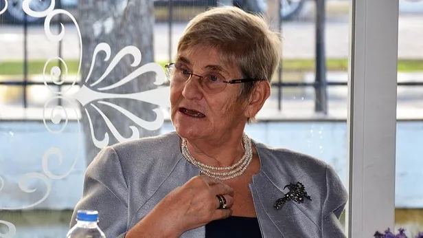 Canan Karatay Morfin gibidir diyerek ikaz etti! Kısır yapıyor, vücudu uyuşturuyor! Her gün zehir yiyoruz