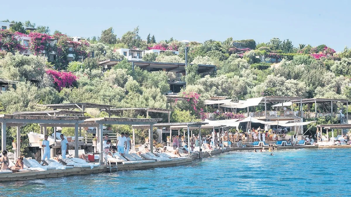 Lahmacun fiyatıyla herkesi şaşırtan Bodrum'da bu yıl su fiyatları görenleri şoke etti: Markette 20 mekanda 200!