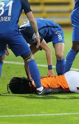 Dünya Gomis'i konuşuyor