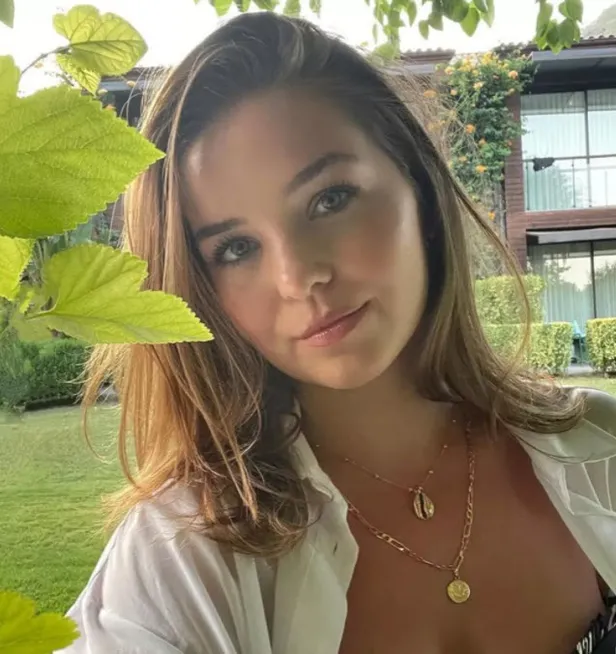 Sihirli Annem'in Ceren'i Selena'nın Leyla'sı Gizem Güven artık bambaşka biri! O küçük kız büyüdü ama güzellik baki-8