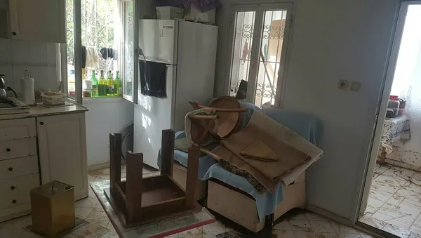 chpnin-kalesi-bodrumda-isale-hattinda-patlama-evini-su-basan-tesisatciyi-komsulari-kurtarmis-1602086044756.jpg CHP'nin kalesi Bodrum'da isale hattında patlama: Evini su basan tesisatçıyı komşuları kurtardı, halk feveran etti-9