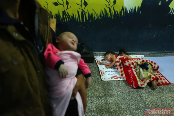 SON DAKİKA: Filistinli aileler çocuklarını İsrail bombalarından korumak için okullara sığındı - 7