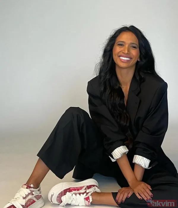 Kısmetse Olur'un Cansel'inden yatakta olay video! 'Noel Anne' oldu yarı çıplak haline sosyal medyada yorum yağdı: "Ne olmuş sana böyle?" - 12