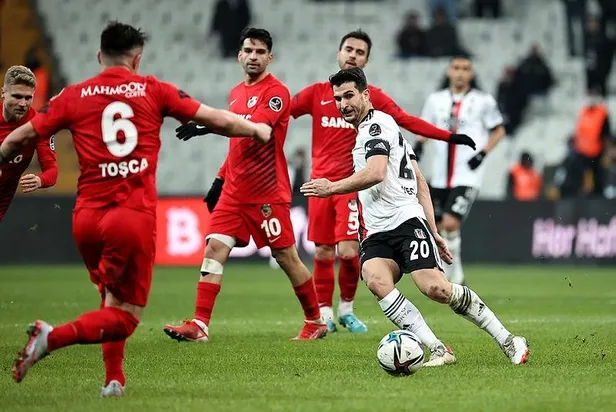 besiktas-teknik-direktoru-onder-karaveliden-transfer-aciklamasi-benim-cevap-verebilecegim-bir-durum-degil-1642197318010.jpeg