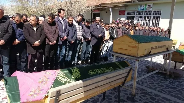 genc-ogretmen-katlettigi-ailesiyle-birlikte-defnedildi-yurekleri-daglayan-kare-ayni-aileden-yan-yana-6-tabut-1680364702686.jpeg Genç öğretmen katlettiği ailesiyle birlikte defnedildi! | Yürekleri dağlayan cenaze: Aynı aileden yan yana 6 tabut!-2