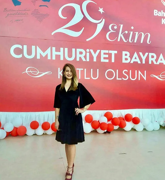 son-dakika-canli-derste-beyin-kanamasi-gecirdi-esra-ogretmen-yasama-tutunamadi-1619948644409.jpg Canlı ders sırasında beyin kanaması geçirdi! Esra öğretmenden acı haber geldi-5