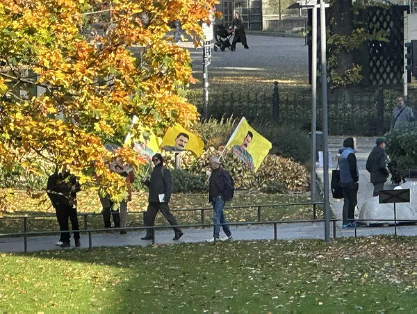 Yine İsveç yine polis eşliğinde PKK gösterisi! NATO iki yüzlülüğü ortaya çıktı!-3