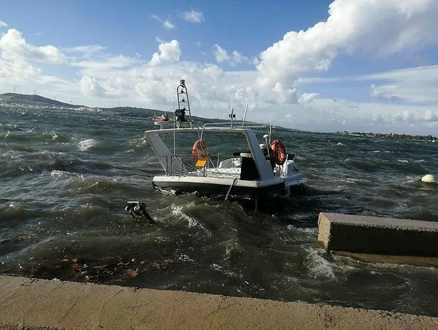 İzmir Konak'ta deniz taştı iş yerlerini su bastı!-3