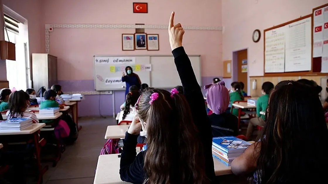 meb-duyurdu-kamuda-calisan-velilere-7-11-eylul-tarihlerinde-idari-izin-imkani-1787902106498.jpeg MEB duyurdu! Kamuda çalışan velilere 7-11 Eylül tarihlerinde idari izin imkanı-2