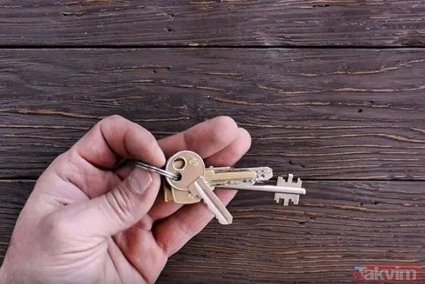 Ancak evin anahtarının kenarına açacağınız bu delik sizi bu dertten kurtaracaktır.