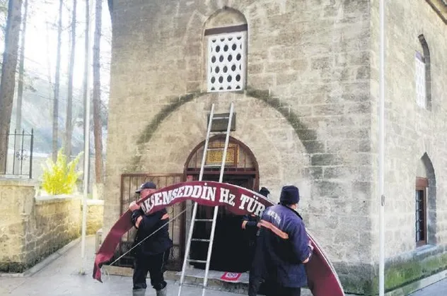 Akşemseddin Hazretleri Türbesi'ne Fransız kaldılar!