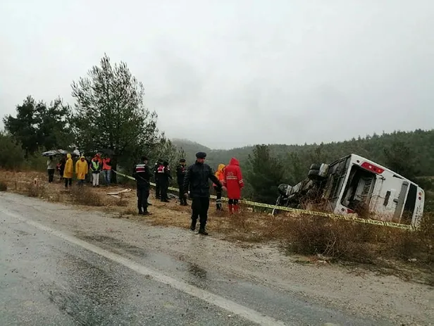 Son dakika: Denizli'de yolcu midibüsü devrildi: 1 ölü, 20 yaralı-2