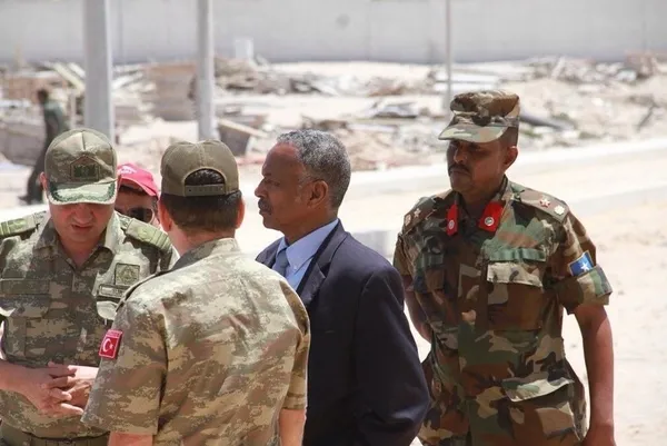 Somali'deki askeri üsse ilk sevkiyat ulaştı-2