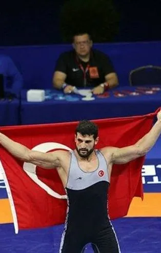 Başkan Erdoğan, şampiyon güreşçiyi kutladı