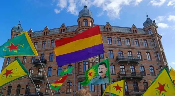 natoya-girmek-isteyen-finlandiyadan-pkk-pacavralarina-yasak-geldi-1670423748191.jpeg NATO'ya girmek isteyen Finlandiya'dan PKK paçavralarına yasak geldi!-4