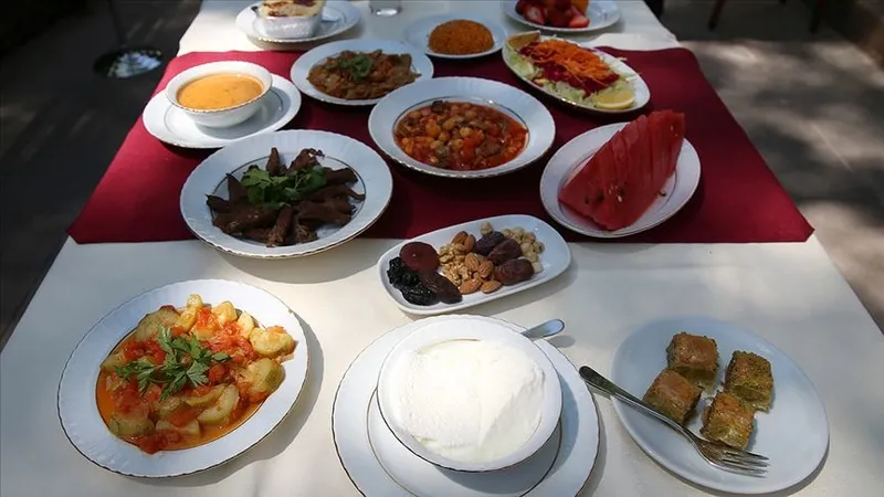 iftardan-once-markete-gitmek-cebi-yakiyor-uzmanlardan-ramazan-alisverisi-icin-saat-uyarisi-1771770005518.jpg
