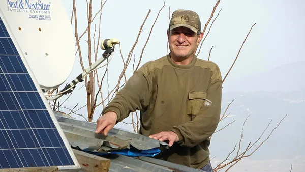 gokyuzunde-isik-gordu-olumden-dondu-basina-binlerce-dolar-degerinde-talih-kusu-kondu-1610791178771.jpg Gökyüzünde ışık gördü, ölümden döndü! Başına binlerce dolar değerinde talih kuşu kondu!-4