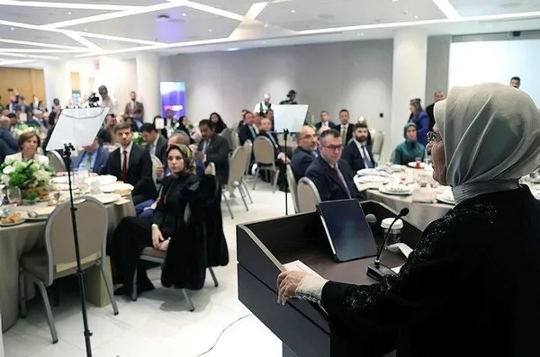 emine-erdogan-new-yorkta-tascin-geleneksel-iftarina-katildi-1680360685818.jpeg