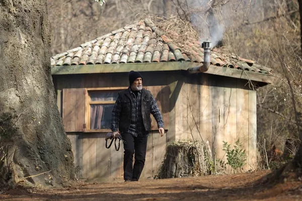 yalniz-kurt-8-bolum-2-fragmani-yayinlandi-benden-her-sey-olur-ama-ala-hain-olmaz-1647465454871.jpg Yalnız Kurt 8. bölüm 2. fragmanı yayınlandı: “Benden her şey olur ama ala hain olmaz!”-3