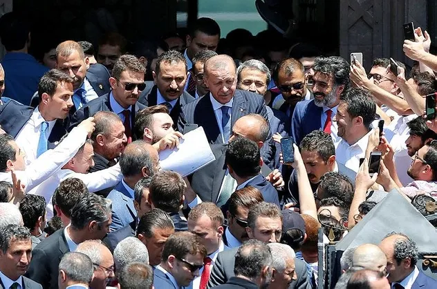 Başkan Recep Tayyip Erdoğan, cuma namazını Başyazıcıoğlu Camisi'nde kıldı